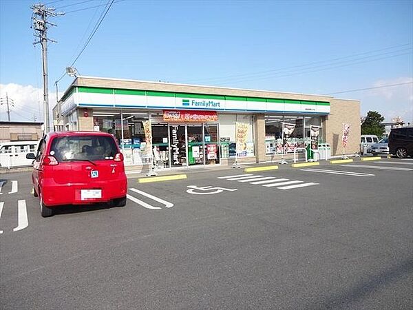 ファミリーマート津島越津柳之内店24時間営業スローガンは「Fun＆Fresh」。驚きやワクワク感を与えるべく、商品改革に取り組んでいる。（電子マネー利用可　ＡＴＭあり　ネット通販あり） 640m