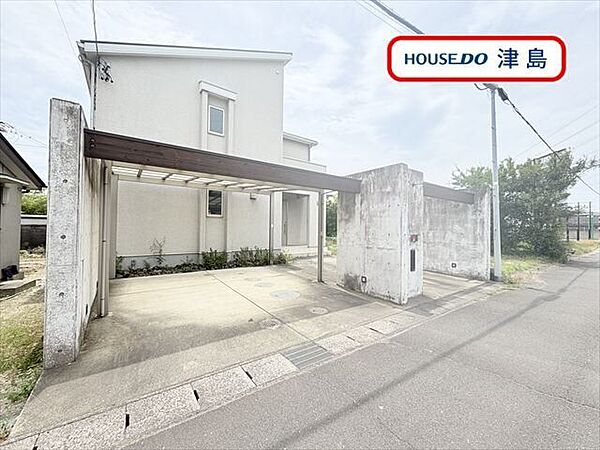 15.7帖LDは明るく家族の憩いの場所に。独立したキッチンのため集中して家事ができます。キッチンの北側にパントリーを配置し調味料や保存食品の置き場として大活躍。