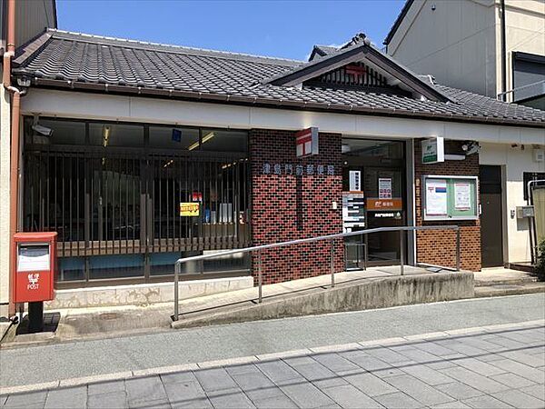 津島門前郵便局取扱サービス：郵便窓口(平日9時～17時)・貯金窓口(平日9時～16時)・保険窓口(平日9時～16時)・ATM(平日9時～17時半、土曜9時～12時半) 1280m