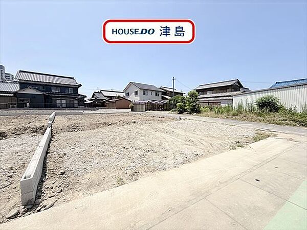 ゆとりある20帖LDKでリラックスして快適生活。南側にお庭を配置し室内への陽当たりを確保。温かな陽射しの下で家族団らんの時間を過ごしていただけます。
