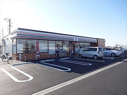 セブンイレブン津島鹿伏兎店 スローガンは「近くて便利」。地域の人へのサービスを重視し、配達サービスにも力を入れている。(電子マネー利用可 ATMあり ネット通販あり)。 280m