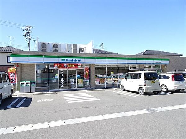 ファミリーマート　佐織庁舎前店24時間営業スローガンは「Fun＆Fresh」。驚きやワクワク感を与えるべく、商品改革に取り組んでいる。（電子マネー利用可　ＡＴＭあり　ネット通販あり）Tポイント…