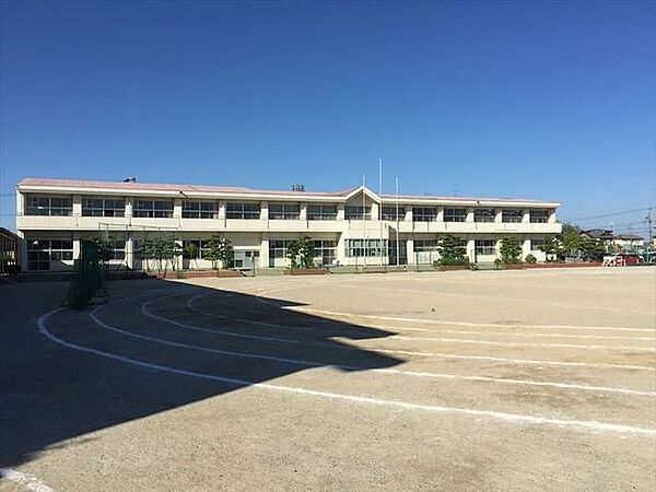 藤浪中学校 教育目標：「自立」と「共生」。自立とは自らの考えに基づいて判断し決定し、責任ある行動を通したくましく生きること。共生とは他社を認め違いを尊重し、自立した個人が相互に理解し支えあうこと…