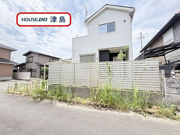 南に広く面した16帖LDKは明るく家族の憩いの場所に。キッチンから家族の様子を見渡せる開放的な空間。リビングイン階段・対面式システムキッチンでご家族とのコミュニケーションが自然と増えます。