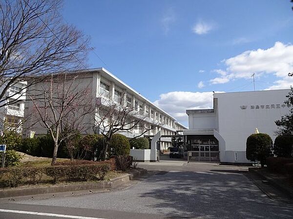 【天王中学校】 ＜学校教育目標＞(1)自立(2)創造(3)鍛錬　知・徳・体の調和のとれた人間性豊かな生徒を育成し、さらに個性の伸長と自主・自立の態度を養う 1840m