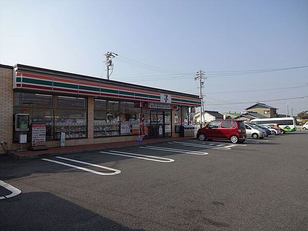 セブンイレブン津島蛭間店24時間営業スローガンは「近くて便利」。地域の人へのサービスを重視し、配達サービスにも力を入れている。（電子マネー利用可　ＡＴＭあり　ネット通販あり）ナナコポイントサー…