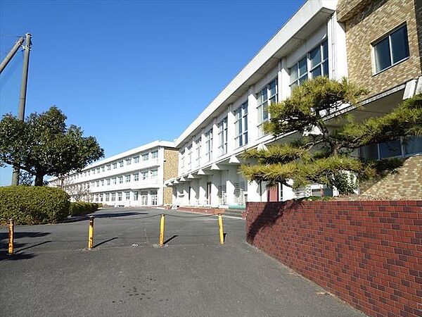 佐織西中学校 生徒の優れた個性の伸長と知・徳・体の調和のとれた人間形成を図るとともに、人間としての成長と発達を続ける基礎となる力を育成する。 2480m