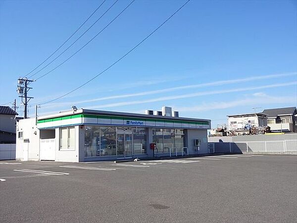 ファミリーマート津島江西店24時間営業スローガンは「Fun＆Fresh」。驚きやワクワク感を与えるべく、商品改革に取り組んでいる。（電子マネー利用可　ＡＴＭあり　ネット通販あり）Tポイントサー…