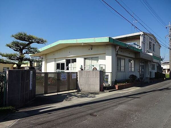 神島田こども園幼保連携型認定こども園　保育園の特色：健康・子どもが主人公・実体験と想像の世界の協同　対象年齢　0歳児（生後43日）～5歳児　開園日：月曜日～土曜日　送迎：保護者の送迎です。 1400m