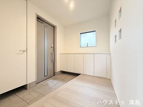 玄関を拡大表示