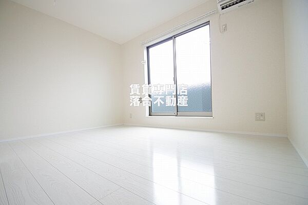 画像14:白基調の綺麗な洋室