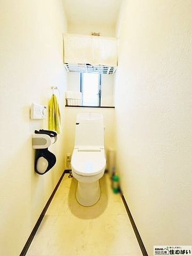 各階1カ所ずつにトイレはお手入れも簡単で機能的な温水洗浄便座付き♪朝の忙しい時間帯にもゆとりがもてますね。