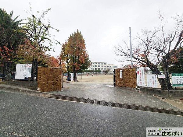 福岡市立香住丘小学校 徒歩5分。小学校がお近くで小さなお子様がいらっしゃるご家庭でも安心です♪ 330m