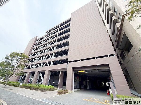 帰宅時間がちがうご夫婦もお車の出し入れがスムーズに行えます♪