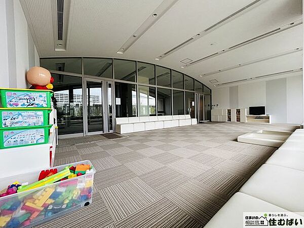 マンション内にキッズスペースがございます♪広さがありおもちゃもあるので、雨の日でもめいっぱい遊べます◎