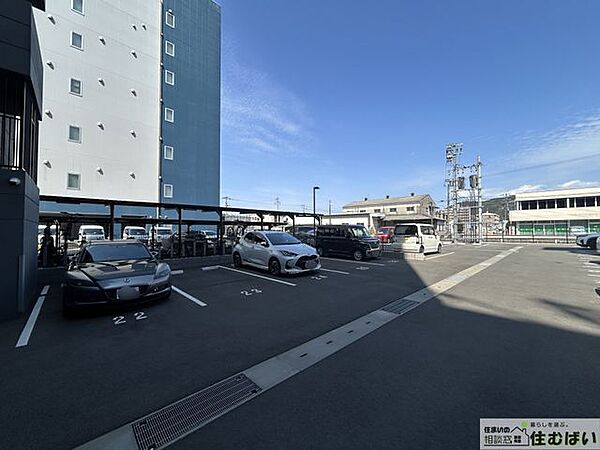 ゆとりある広さの駐車スペースで駐車もラクラクです◎