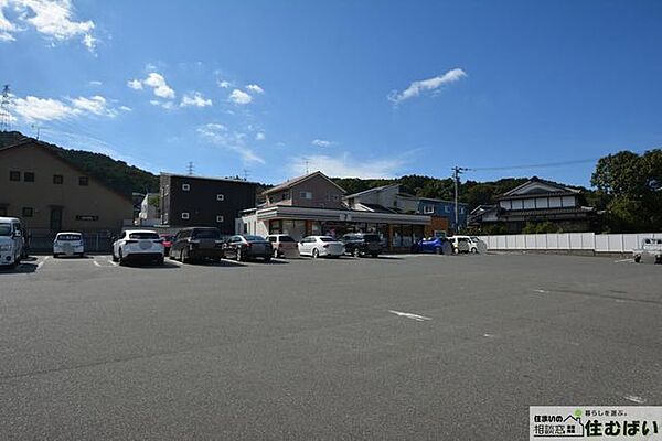 セブンイレブン宇美原田1丁目店 車で4分。24時間営業のコンビニが近いとコピー機の利用や郵便物の受け取り、支払い手続きなどが身近に行えて便利です！ 1150m