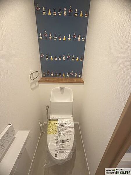 新品で気持ち良くご使用いただけるトイレは便利な温水洗浄便座付き◎朝の忙しい時間帯にもゆとりがもてます♪
