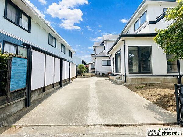 駐車場車種によりますが、3台～4台駐車可能です！！