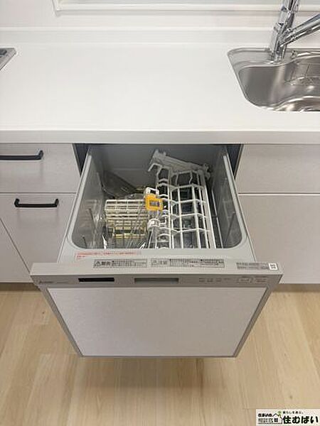 食洗機付きで毎日の後片付けもスムーズ。家事の時短に役立つ便利な設備です！