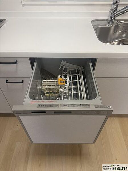 食洗機付きで毎日の後片付けもスムーズ。家事の時短に役立つ便利な設備です！