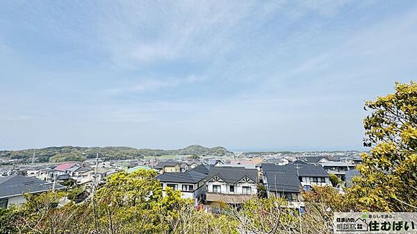 バルコニーからの眺望です。視界に遮る物がなく眺めが良いのでちょっとした気分転換に良いですね☆