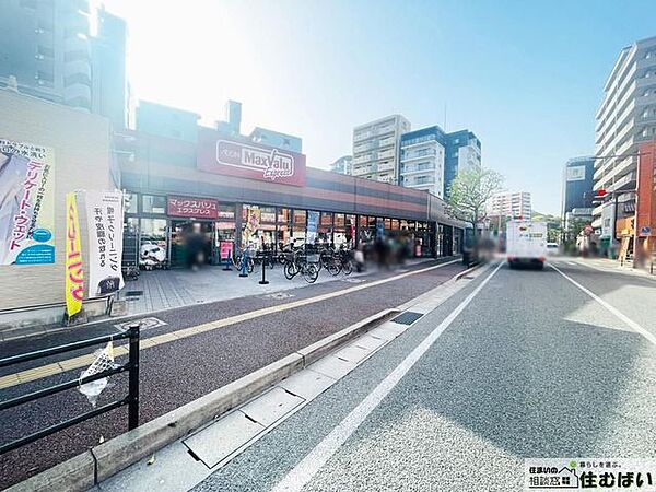 マックスバリュエクスプレス港町店 徒歩5分。（徒歩6分）生活に必要な食品や消耗品がそろうスーパーが近くにあると生活の利便性も高まりますね♪ 360m
