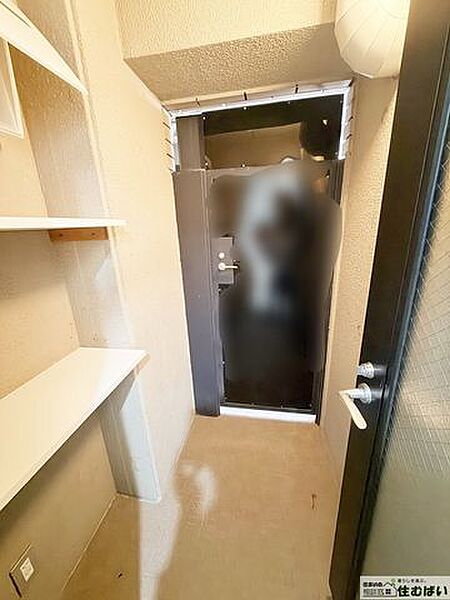 日用品や荷物を置いたりできる便利な屋外スペースです。家事動線も良く、暮らしを快適にサポートしてくれます。