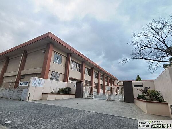 福岡市立当仁中学校 徒歩27分。海が見える中学校です☆ 2160m