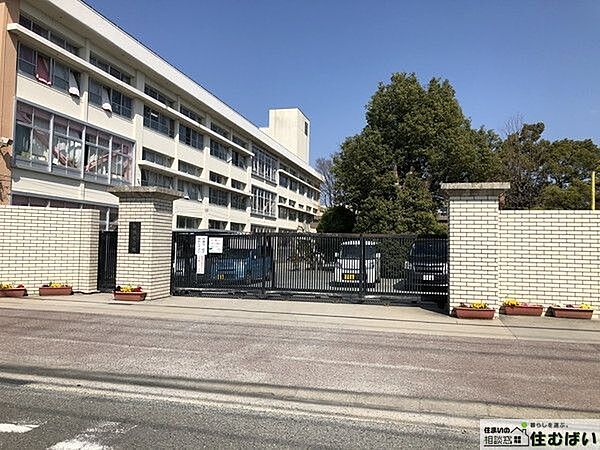 福岡市立板付北小学校 徒歩3分。小学校がお近くで小さなお子様がいらっしゃるご家庭でも安心です♪ 200m