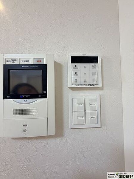 モニター付きインターホンを採用。来訪者を映像で確認してから応対できるため、安心感のある暮らしをサポートします。