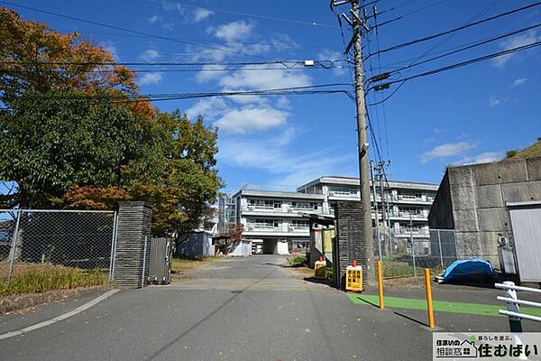宇美町立原田小学校 徒歩9分。（徒歩7分）小学校がお近くで小さなお子様がいらっしゃるご家庭でも安心です♪ 670m
