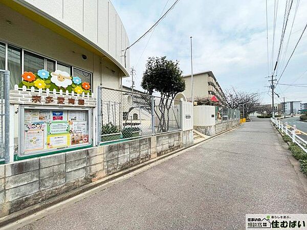 奈多愛育園 徒歩18分。小さなお子様の送り迎えにも便利な立地で共働きのご家庭も安心してお住まい頂けます。 1390m