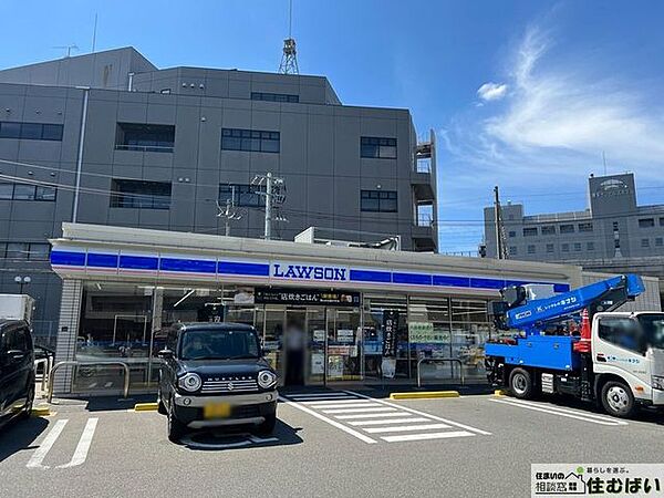 ローソン博多吉塚六丁目店 徒歩8分。 640m