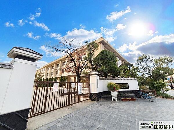 福岡市立当仁小学校 徒歩4分。小学校が歩いてすぐで小さなお子様がいらっしゃるご家庭でも安心です♪ 260m
