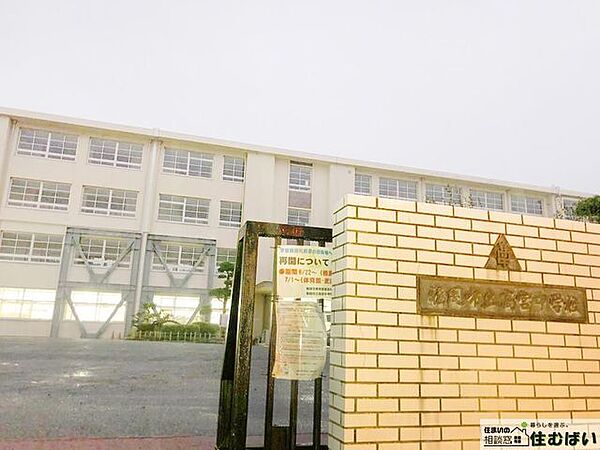 福岡市立高宮中学校 徒歩11分。エリア内の小中学校がどちらも近い、子育てに優しい住環境が魅力的です♪ 880m