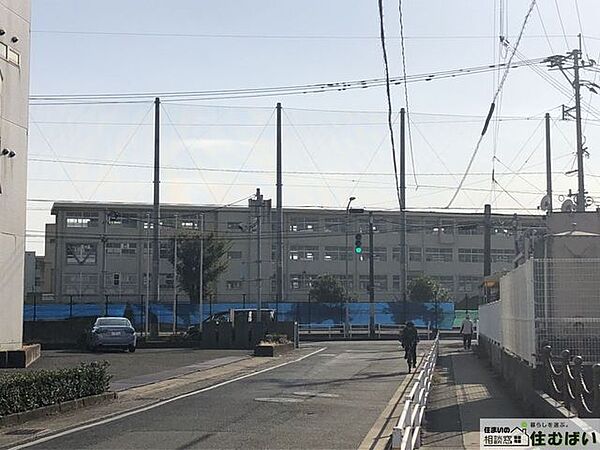 福岡市立多々良中央中学校 （徒歩9分）エリア内の小中学校がどちらも近い、子育てに優しい住環境が魅力的です♪ 700m