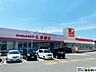 周辺：サンドラッグ八田店 （徒歩6分）食品や消耗品だけでなく医薬品なども安価で購入できるので、近辺だと安心です♪お隣には洋服店もございます！ 420m