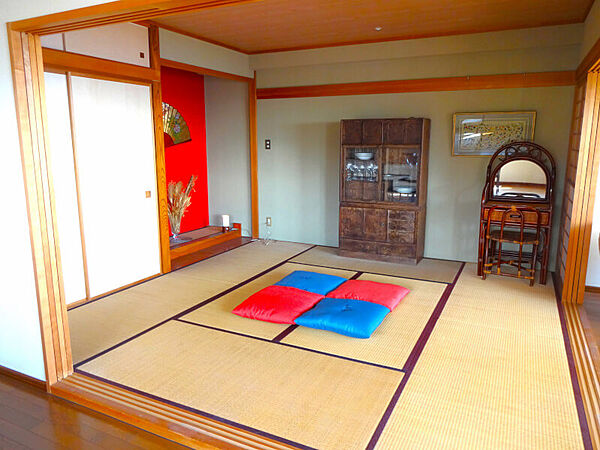 和室8畳押入れ付き