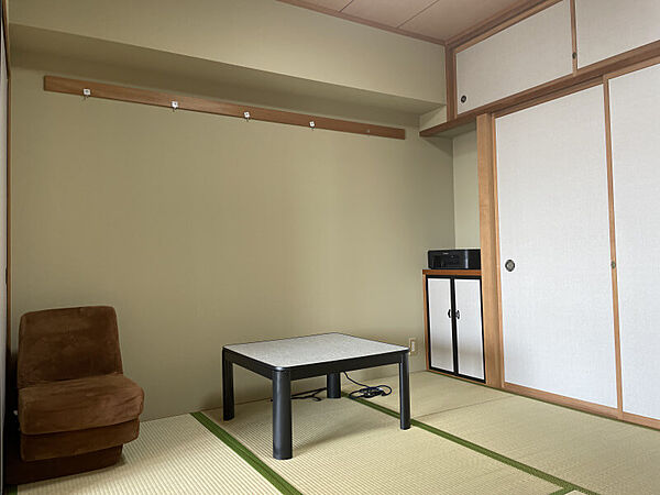 和室4.5畳和室は押入れ付き
