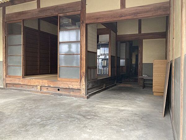 『2階建：玄関土間』