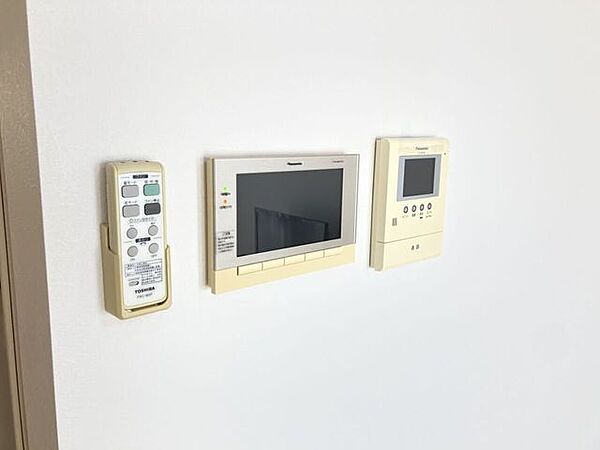 『TVモニターホン・太陽光発電パネル』