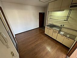 ロイヤル丸文 5階2DKのリビング/ダイニング