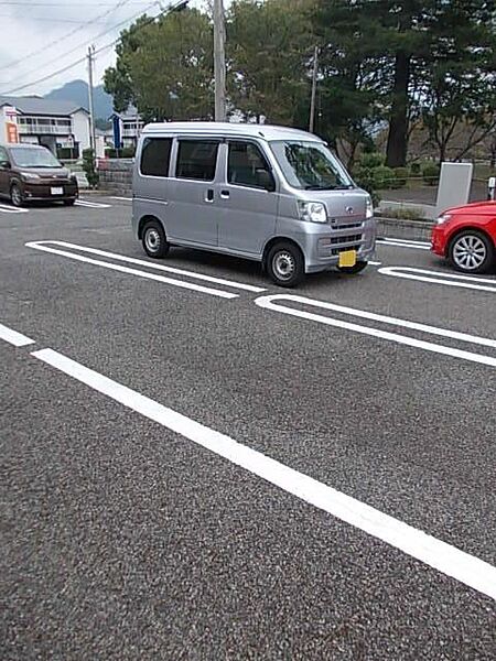 画像7:駐車場