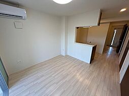 J・セレーノ 1階1LDKのリビング/ダイニング