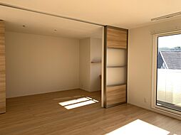 CRECER三田 201 2階1LDKのリビング/ダイニング