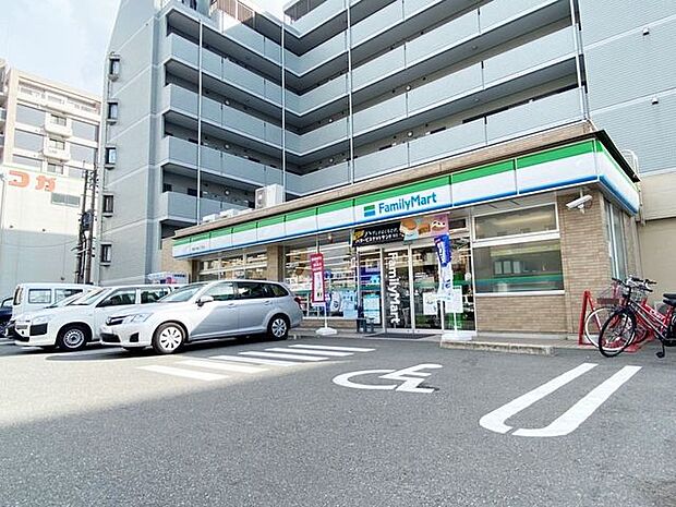 ファミリーマート福岡大楠3丁目店 240m