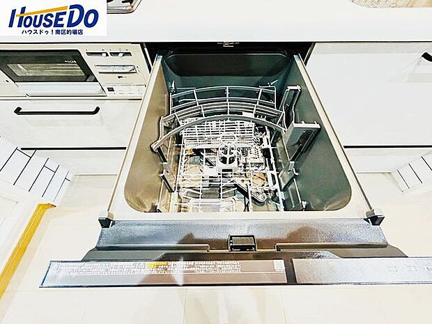 約40点の食器を洗浄・乾燥してくれる食洗器があると家事の時間を短縮して家族との時間を増やせそうです。手洗いに比べて節水できて洗いものによる手荒れからも解放されますね。