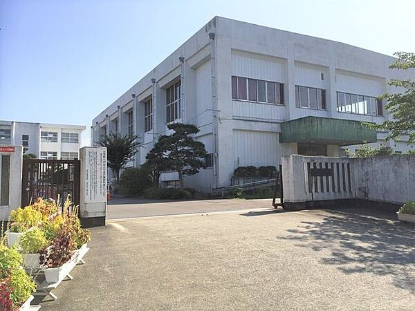 那珂川市立片縄小学校 700m