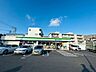 周辺：ファミリーマート寺塚店 300m
